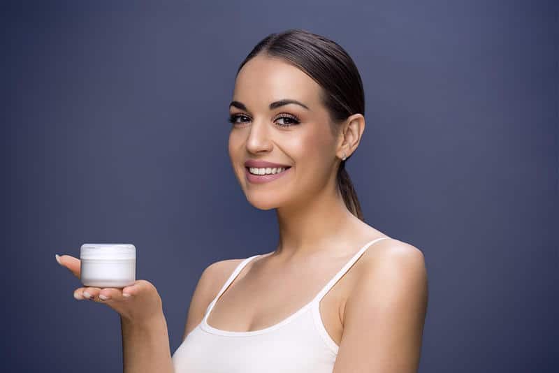 عمل برايمر للعين في المنزل