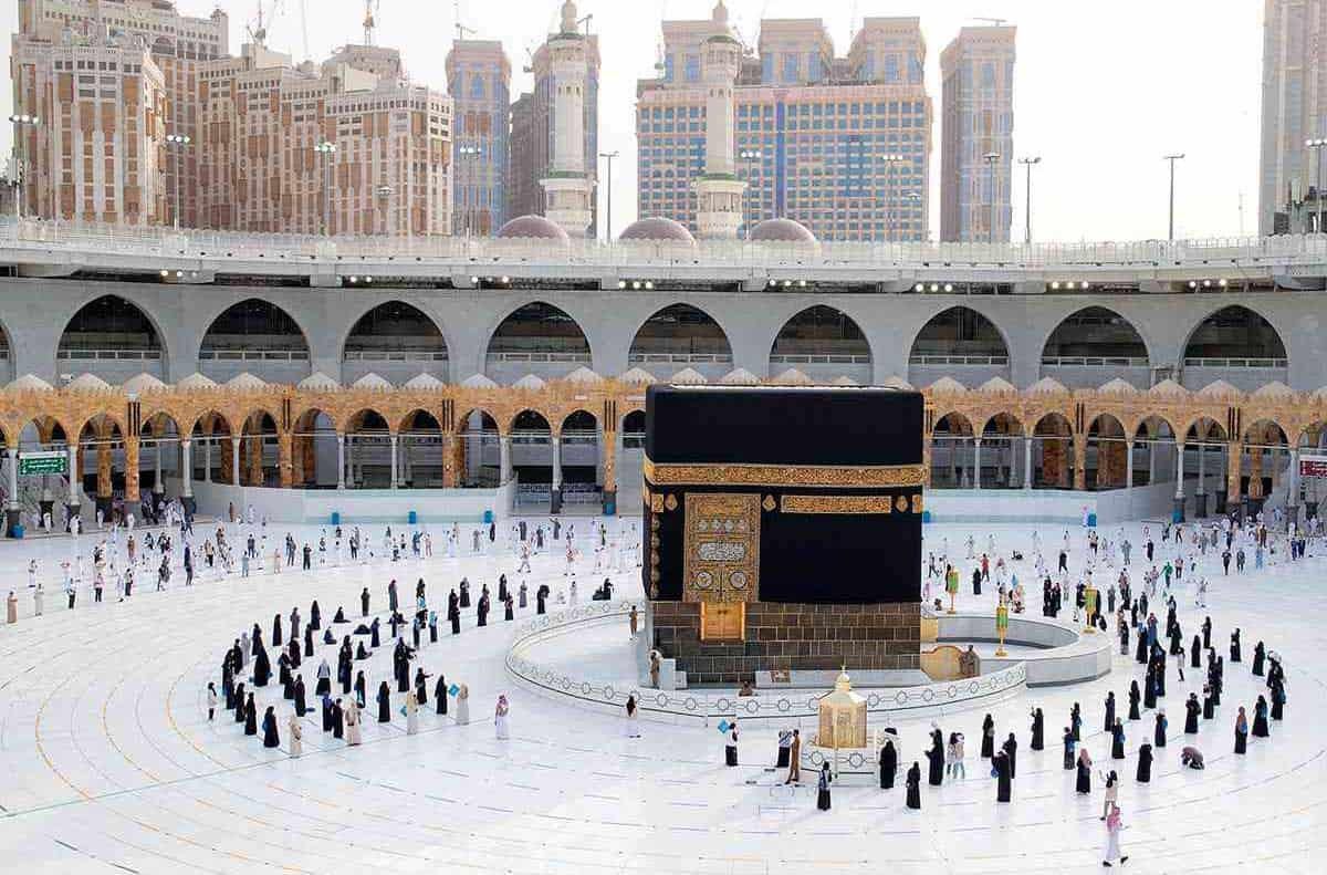 السماح بأداء العمرة والزيارة من داخل المملكة وخارجها