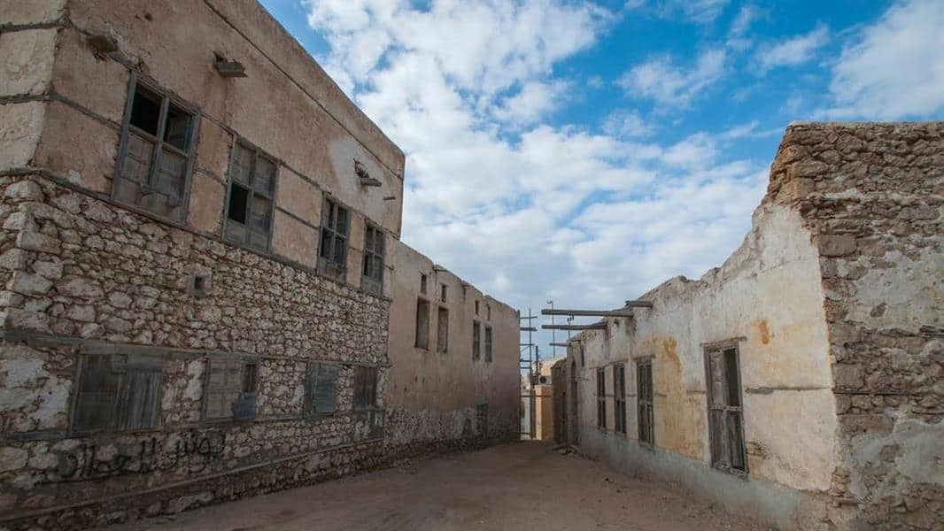 مشيدة بالطين.. «بلدة الوجه القديمة» بتبوك تجسيد للثقافة بقلاعها ومبانيها الأثرية