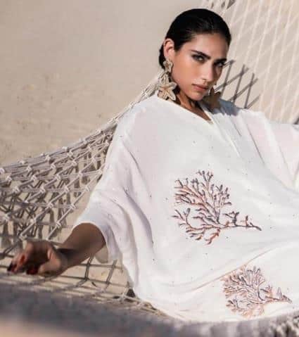 صور| صيحات موضة عبايات صيف 2020.. لأول مرة على الشاطئ