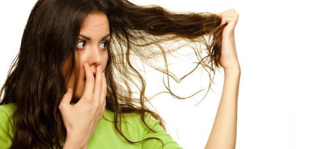 9 أسباب وراء رائحة فروة الرأس الكريهة