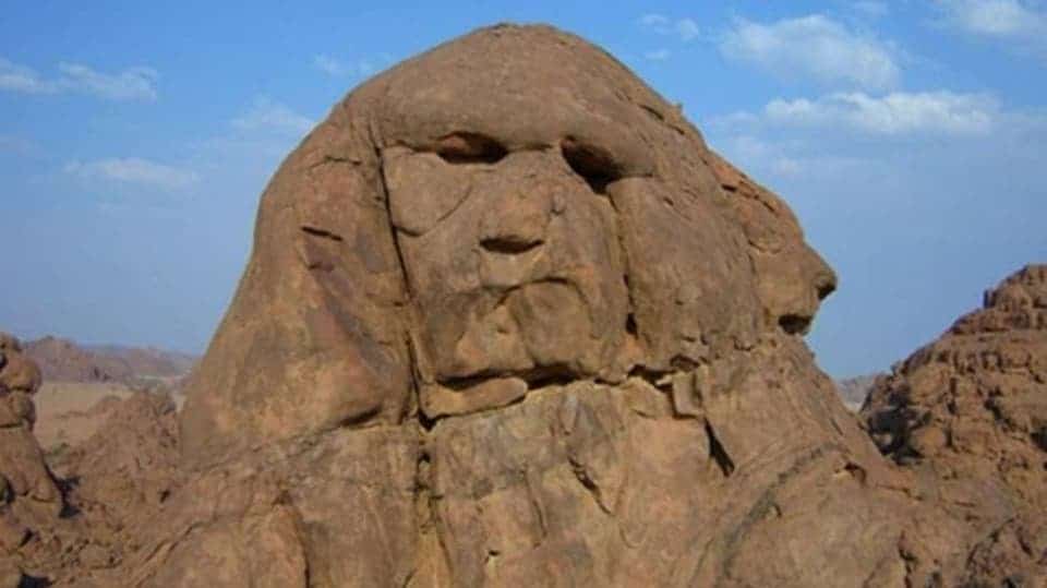 فيديو| أبو الهول في المملكة.. جبل صخري بقرية «أبا الحيران» يثير دهشة العالم