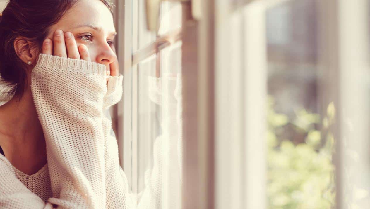 أعراض مرض الاكتئاب و3 طرق لعلاجه