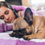 النوم بجانب الحيوانات الأليفة يحميك من هذا المرض
