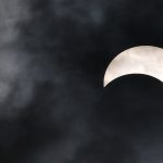 فيديو| تجاوزت الـ 1200 عامًا.. صخرة كحيلة أقدم مرصد شمسي طبيعي بالمملكة