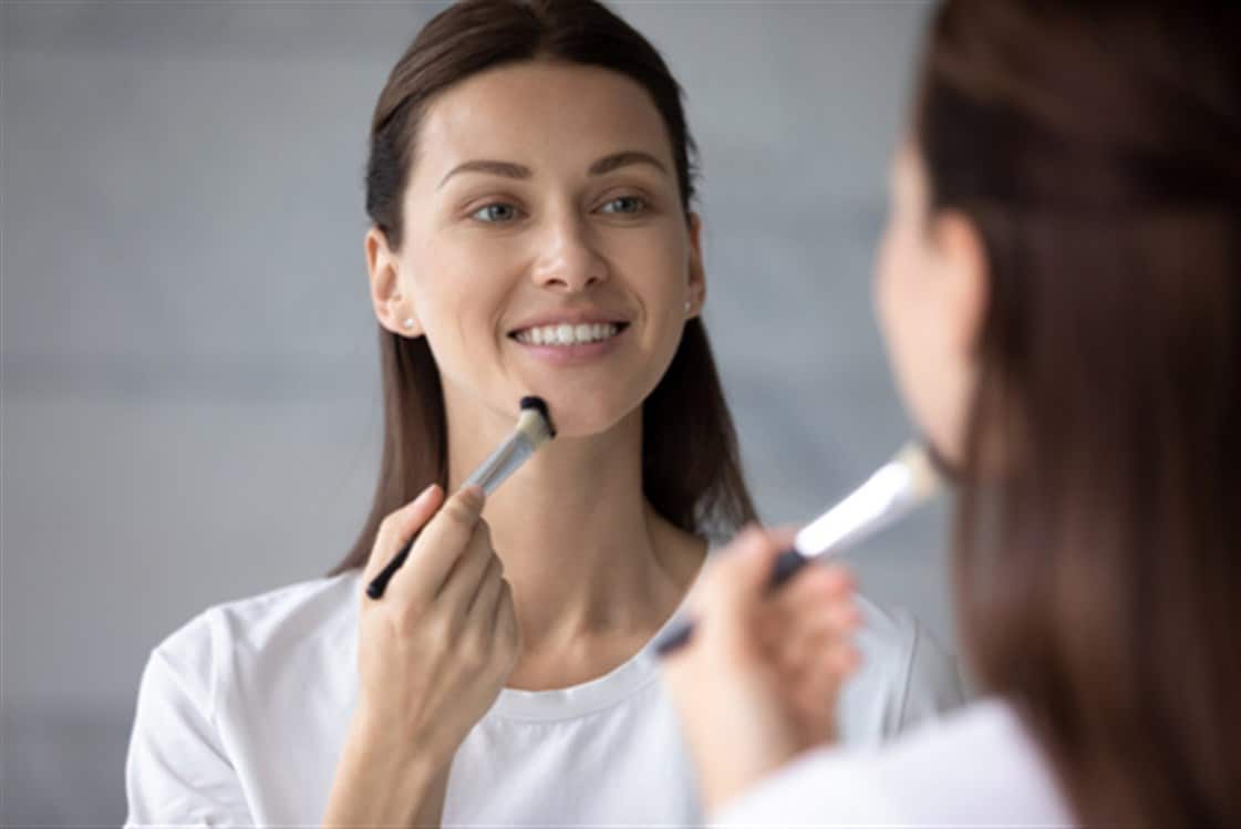 طريقة إخفاء شعر الوجه بالمكياج