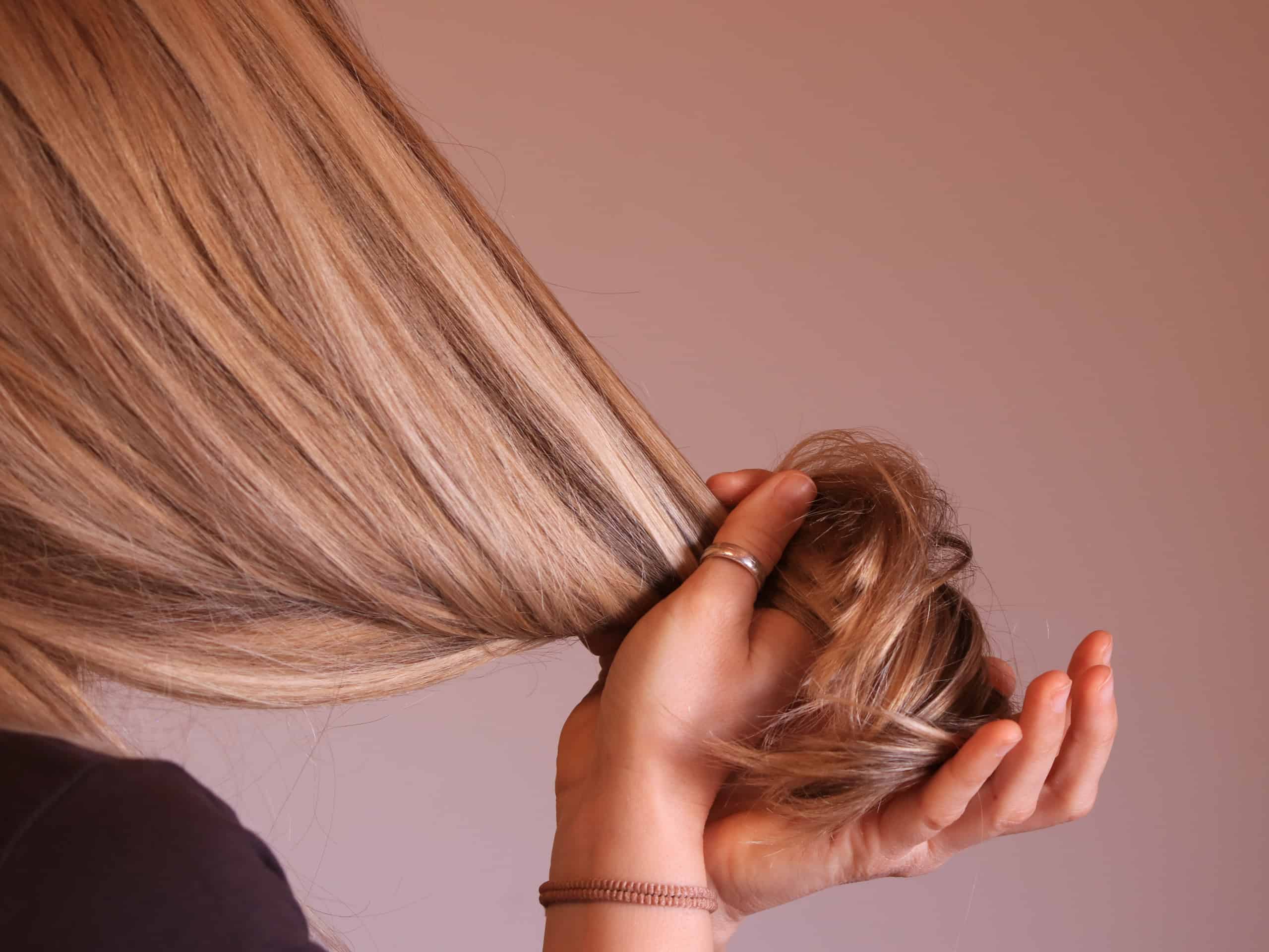 أخطاء ترتكبينها في شعرك تجعلك أكبر سنًا