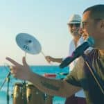 صور| عمرو دياب يكشف عن عطر جديد باسمه