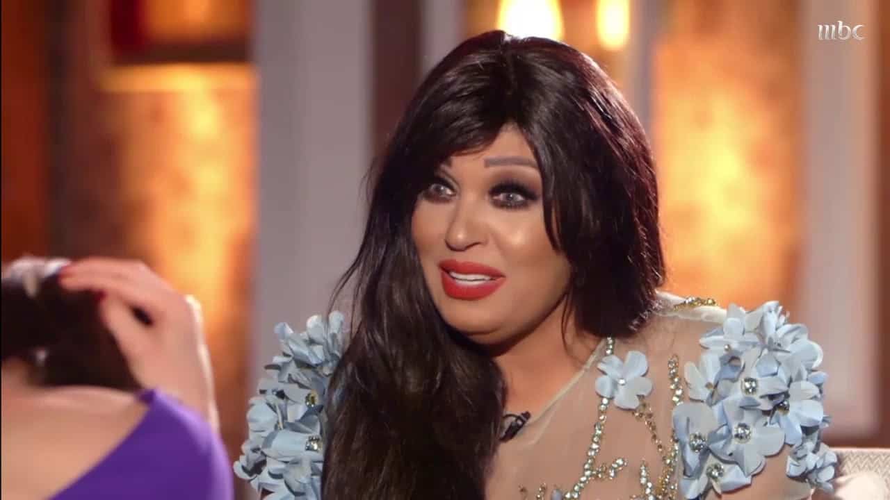 فيفي عبده تواجه المرض بالحجاب وتثير الجدل بين جمهورها