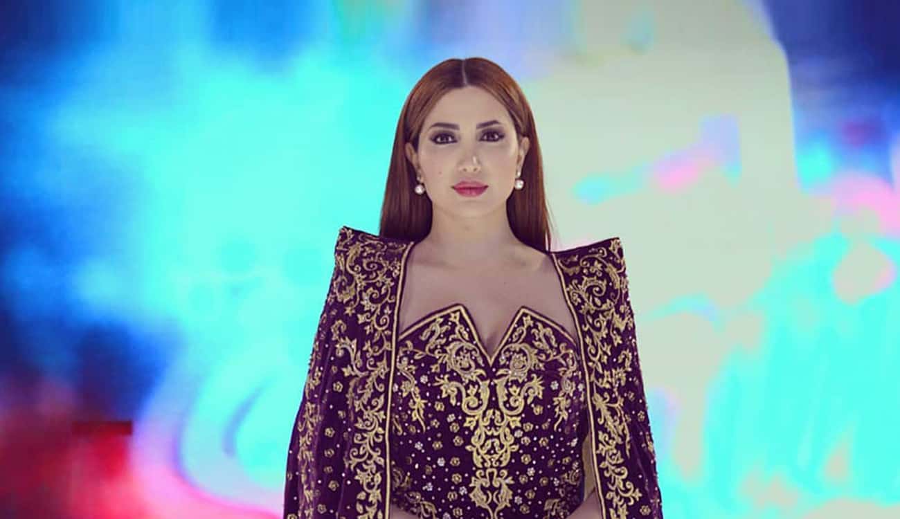 نسرين طافش تستعرض سيارتها الفارهة بصورة فخمة