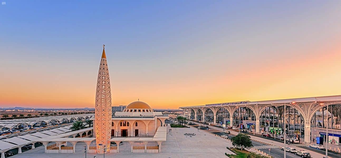 «مطار الأمير محمد بن عبدالعزيز» يحصل على شهادة الاعتماد الصحي للسفر الآمن