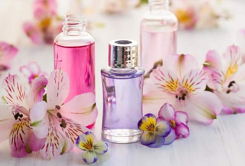 أهمية التأكد من مكونات العطور قبل شرائها