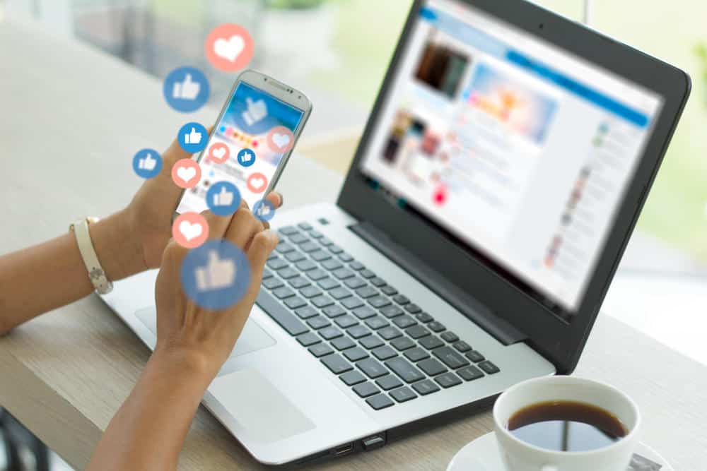 اتيكيت التفاعل مع مواقع التواصل الاجتماعي
