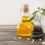 «الغذاء والدواء» تحذر من استخدام زيت الزيتون على البشرة