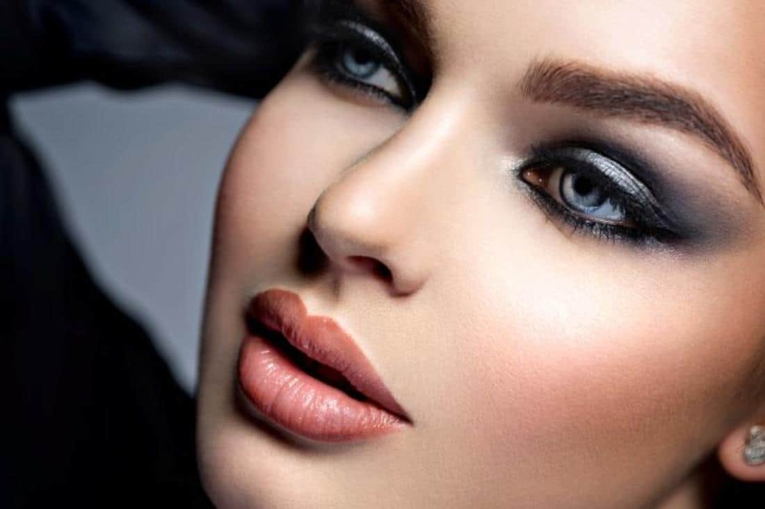 خطوات تكبير العيون الصغيرة باستخدام المكياج