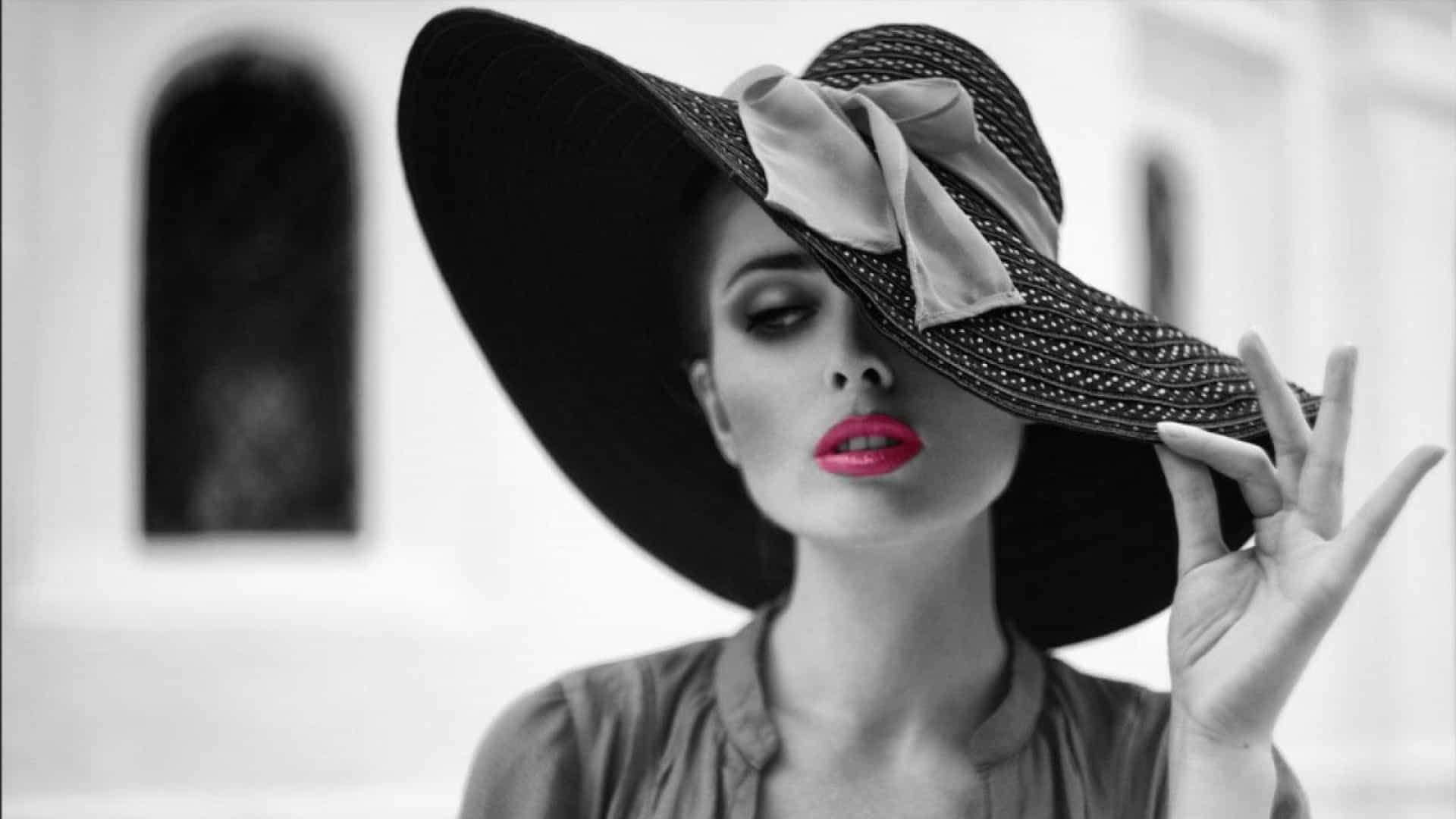 سيدة مجتمع راقية