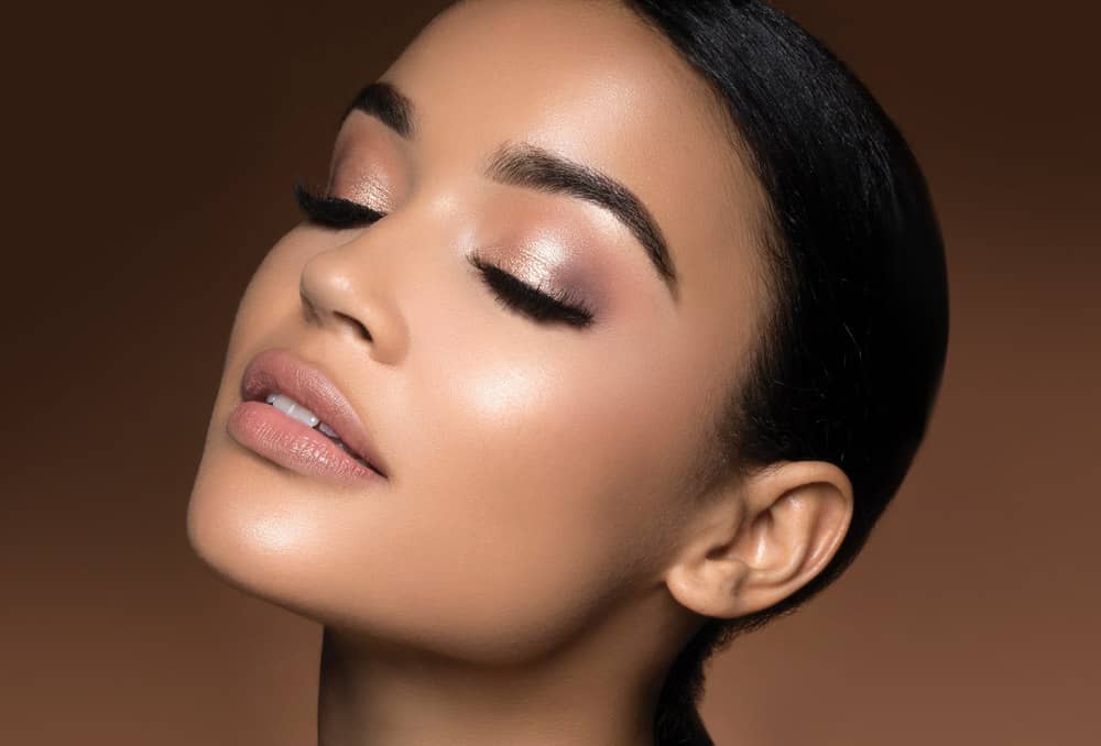 مكياج مخملي للعروس لإطلالة جذابة وأنيقة في ليلة العمر