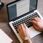 هذه الفئات مسموح لها استمرار العمل عن بعد