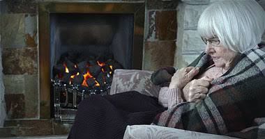 هل الملابس الكثيرة تساهم في تدفئة كبار السن؟