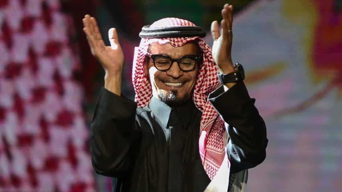 رابح صقر يفاجأ جمهوره بإطلالة جديدة كليًا