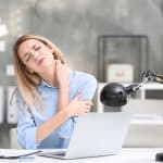 وضعيات الجلوس الخاطئ وكيفية الوقاية من أضراره