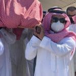 راشد الماجد بمشهد مؤثر يودع والدته في لحظاتها الأخيرة