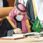 ثلاثية الأبعاد.. كمامة ولي العهد في القمة الـ41 تلفت انتباه الجميع وهذا سعرها