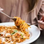 الشعور بالصداع بعد تناول الطعام