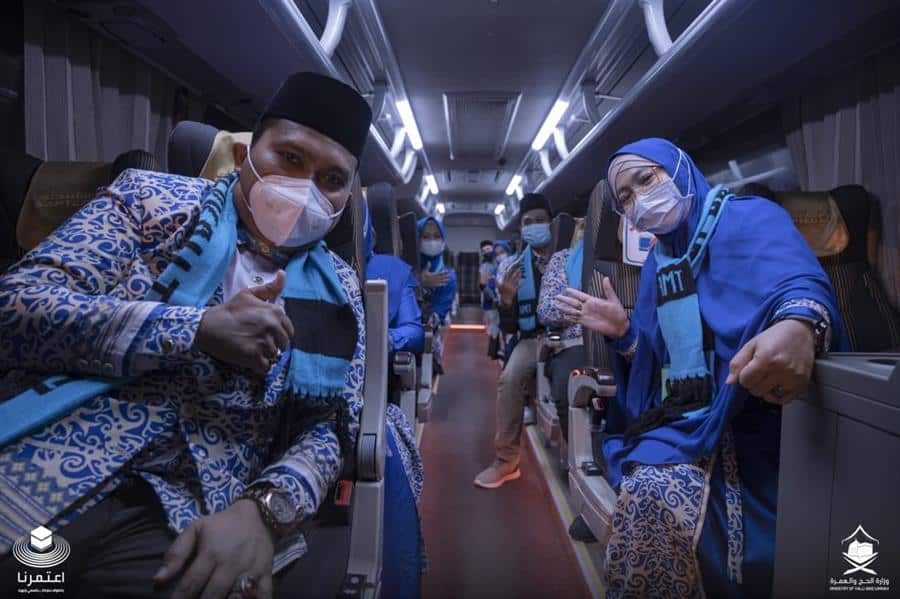 بعد استئناف الرحلات الدولية.. وصول أول أفواج المعتمرين من الخارج