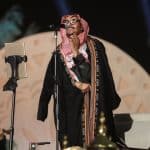 رابح صقر في أولى حفلات أوايسس الرياض.. معجب ينقذه من البرد بهذا التصرف