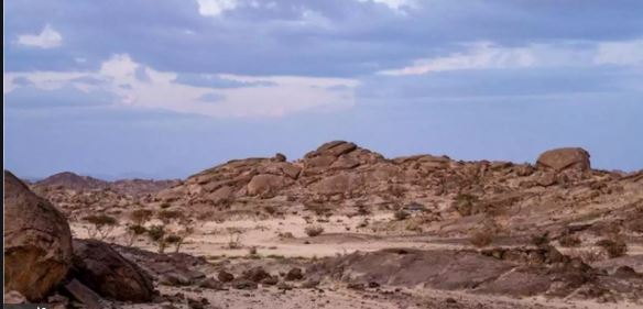 «غار السجدة» المعلم الأبرز على جبل سلع  بالمدينة المنورة