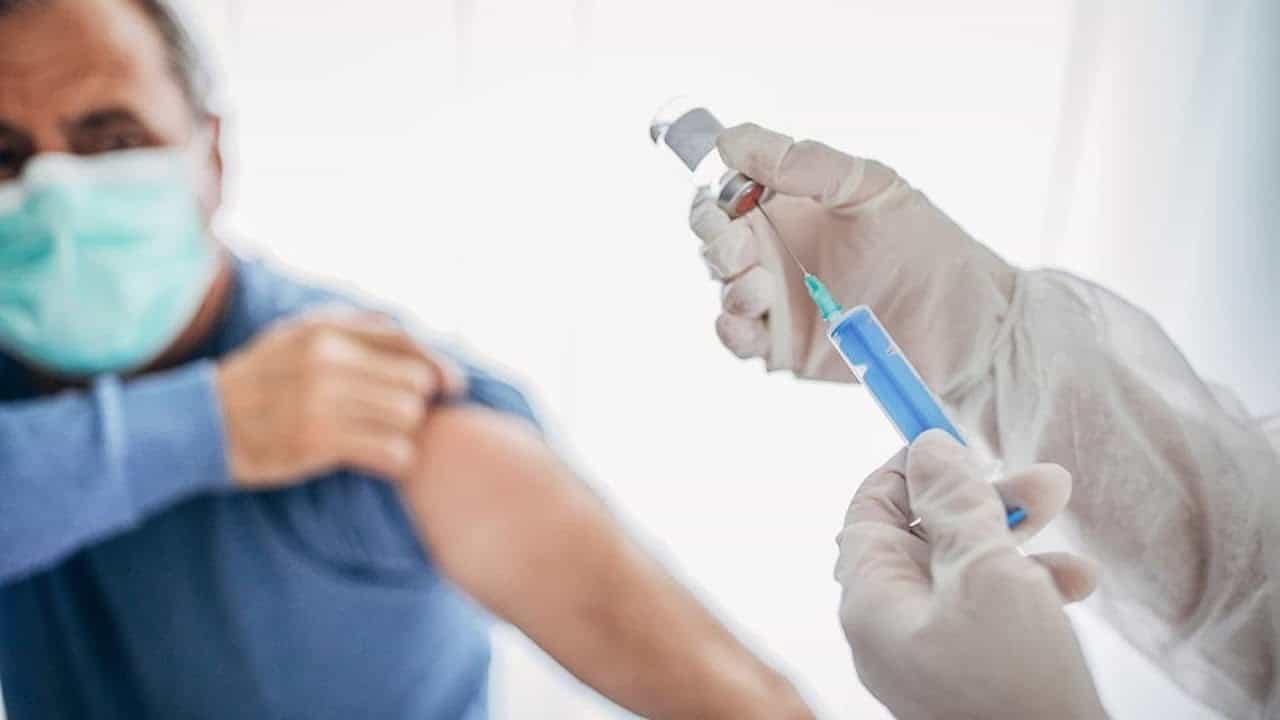 أبرز الشائعات حول لقاح كورونا