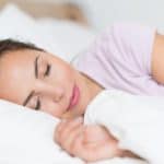 5 تمارين إطالة للحصول على نوم عميق ليلًا