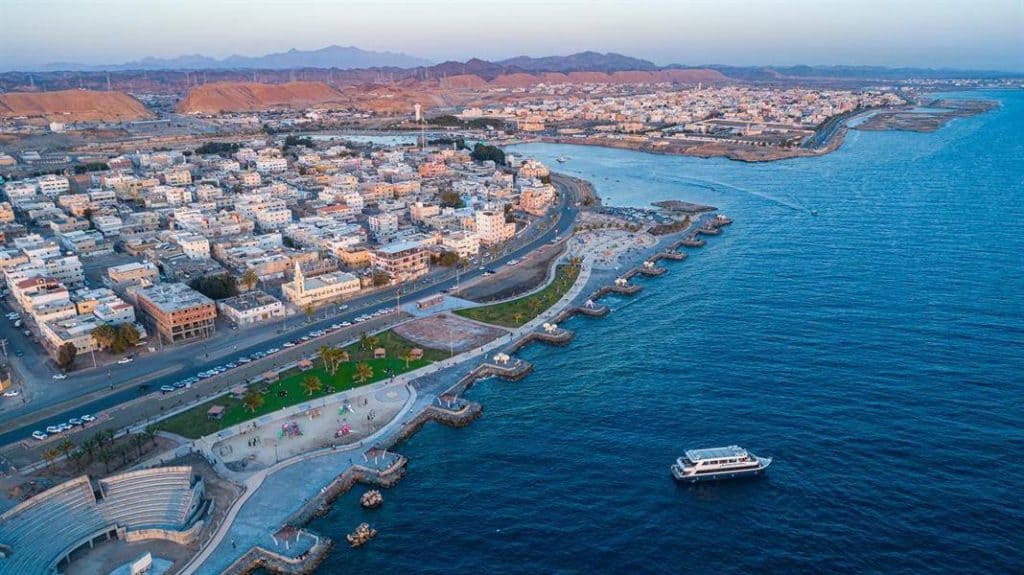 «الكورنيش الشمالي بمحافظة ضبا» منطقة ساحلية ذات مناظر خلابة