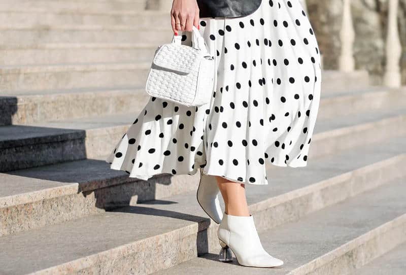 الحذاء الأبيض موضة شتاء 2021.. أحدث الموديلات والتصاميم