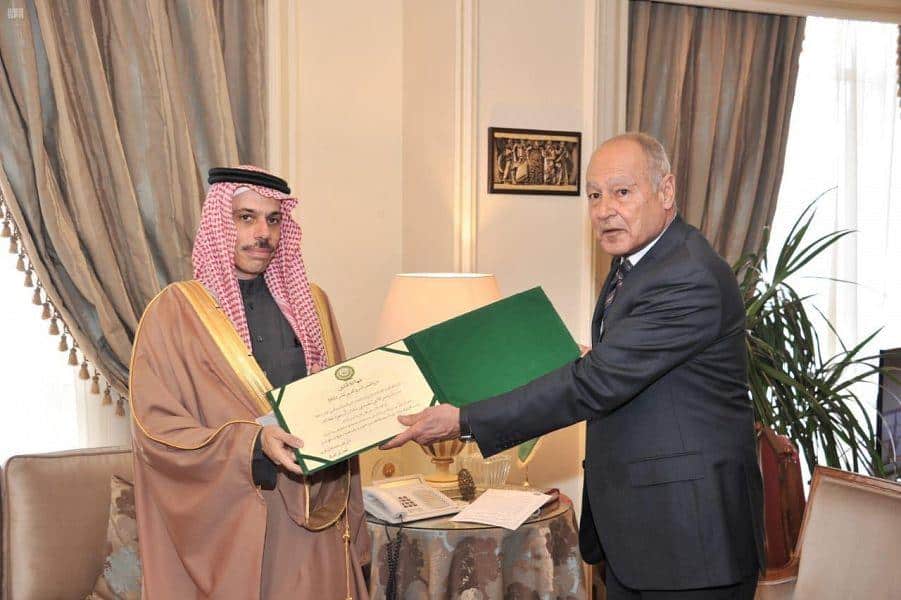 منح «ولي العهد» شهادة تقدير درع العمل التنموي العربي 2021