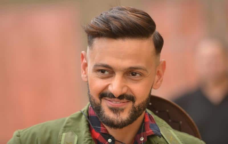 بشعر أحمر وأصفر.. شاهد أول فيديو لرامز جلال من كواليس «مريض نفسي»