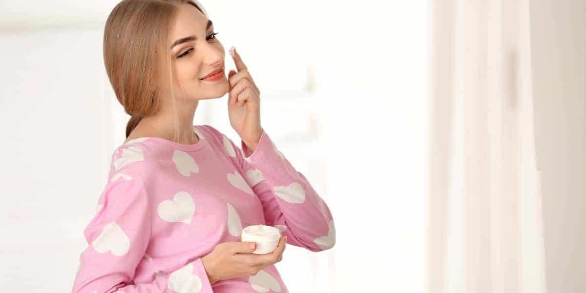 «العناية بالبشرة في الحمل».. ما هو المسموح والممنوع؟