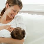 الأم المرضعة ولقاح كورونا هل يسبب لها مخاطر صحية؟