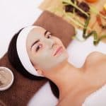 خلطات طبيعية للبشرة الجافة للعناية بها