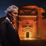النجم العالمي بوتشيلي يقدم أول عرض غنائي من حجر العلا