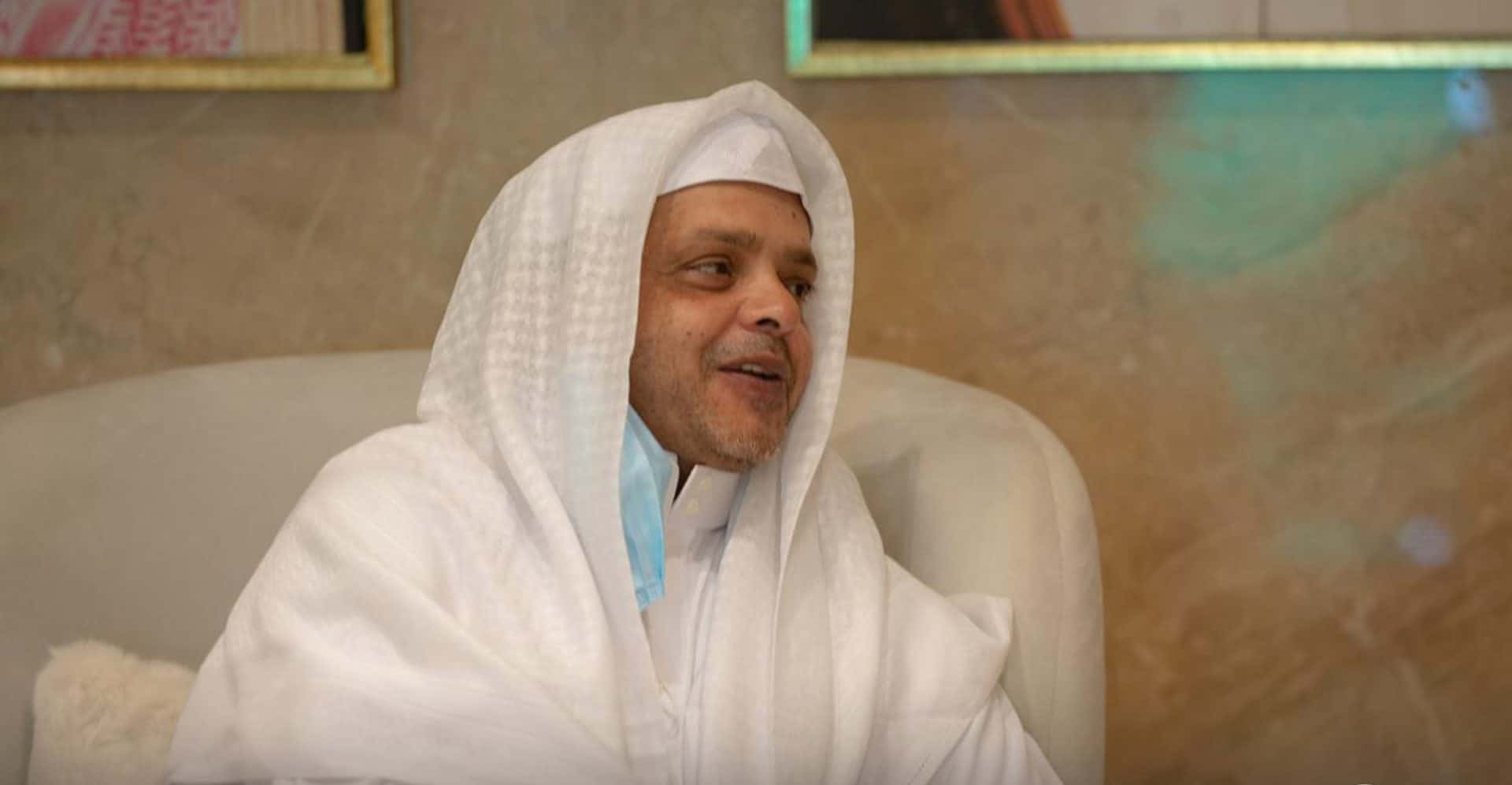 محمد هنيدي في تجربة روحانية داخل متحف السيرة النبوية بالمدينة المنورة