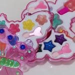 «الغذاء والدواء» تحذر من 12 منتج ألعاب مكياج للأطفال