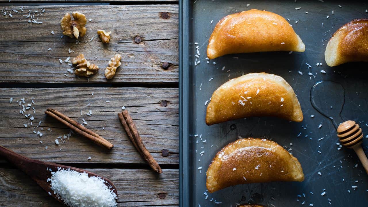 طريقة عمل قطايف بالجوز والقرفة