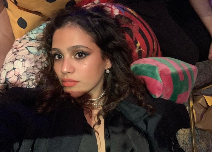 مرض ابنة عمرو دياب