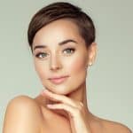 تسريحات شعر للوجه النحيف