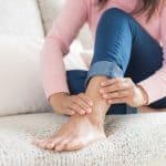 أسباب آلام الأربطة غير متوقعة .. منها النوم لساعات طويلة