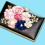 تألقي في العيد.. حقائب مزينة بنقشات الأزهار