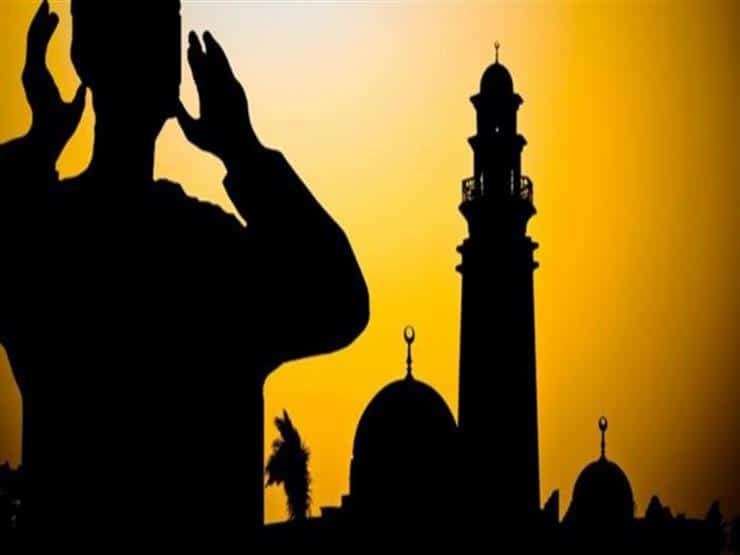 حكم استعجال بعض المؤذنين في أذان المغرب