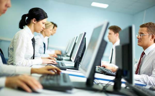 ساعات العمل الطويلة ترفع من خطر الإصابة بالسكتة الدماغية